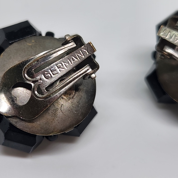 Vintage Germany Signed Black Cluster Glass Beaded Button Clip On Earrings - Picture 7 of 8